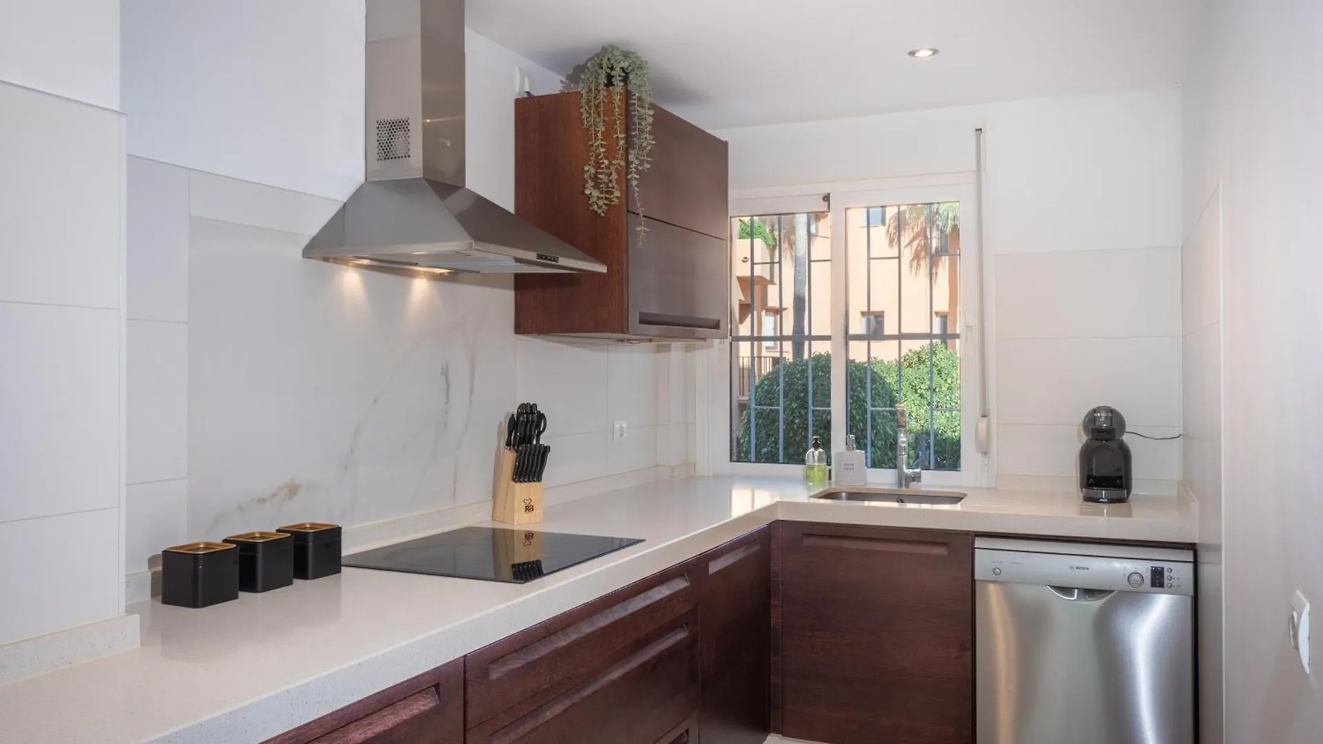 Family Fairways I Spacious 4-Bedroom Townhouse Near Beach & Golf, Estepona 0*,
