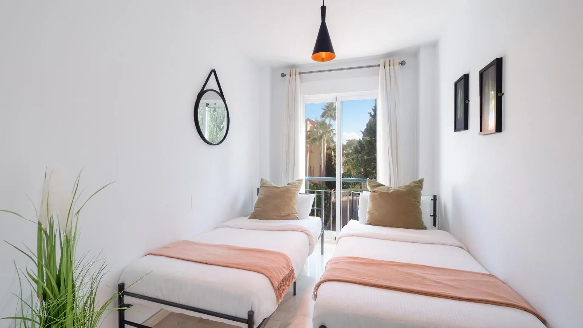 Holiday home Family Fairways I Spacious 4-Bedroom Townhouse Near Beach & Golf, Estepona